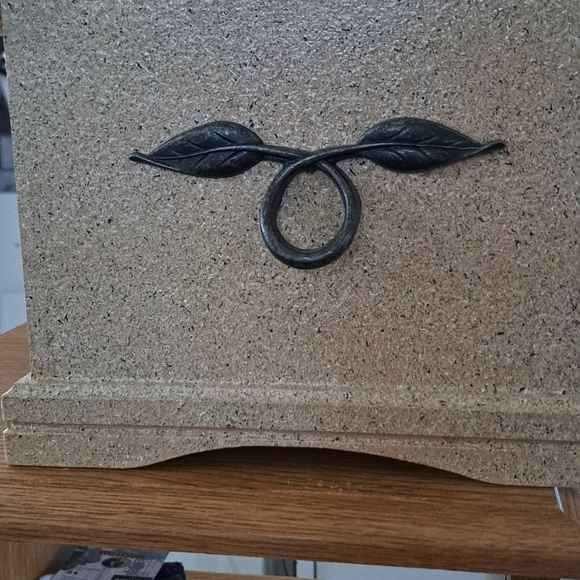 Wood box - Picture 2 of 3